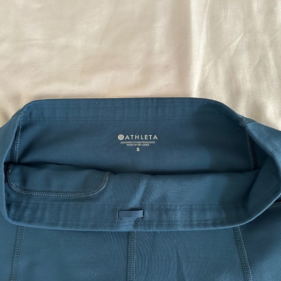 Athleta Capri Leggings with 4 Pockets! - Picture 3 of 3